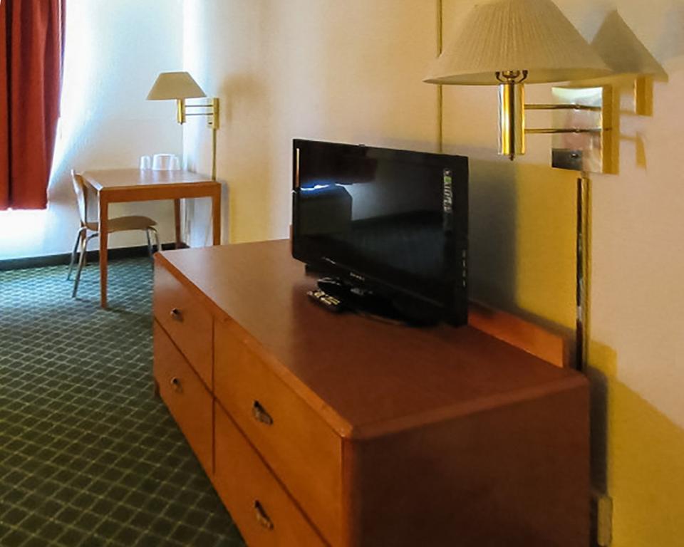 Econo Lodge Inn & Suites Джонсон-Сіті Екстер'єр фото