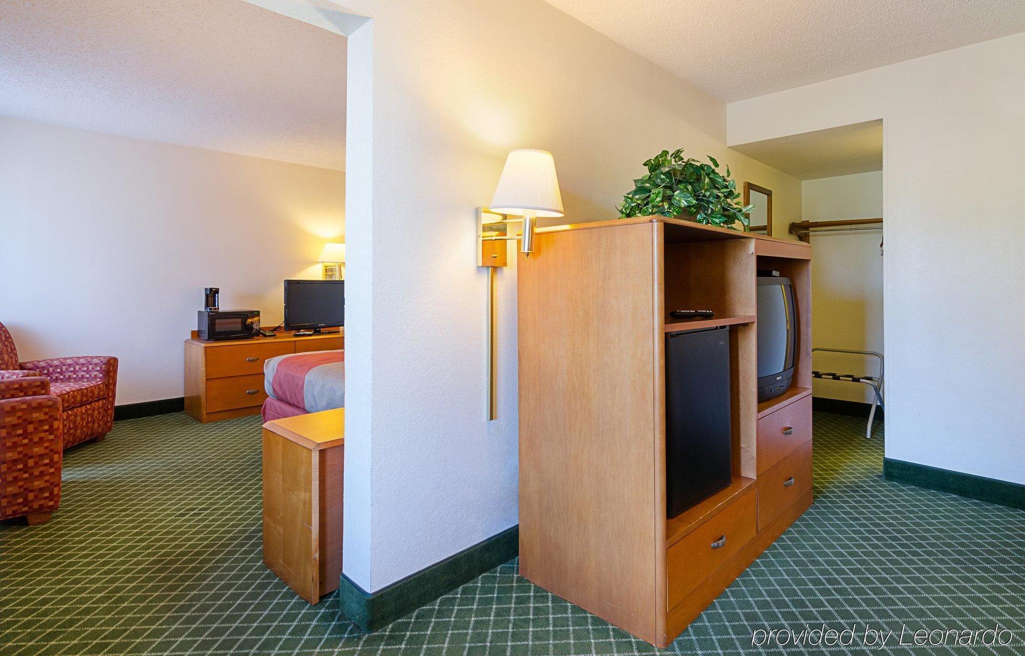 Econo Lodge Inn & Suites Джонсон-Сіті Екстер'єр фото