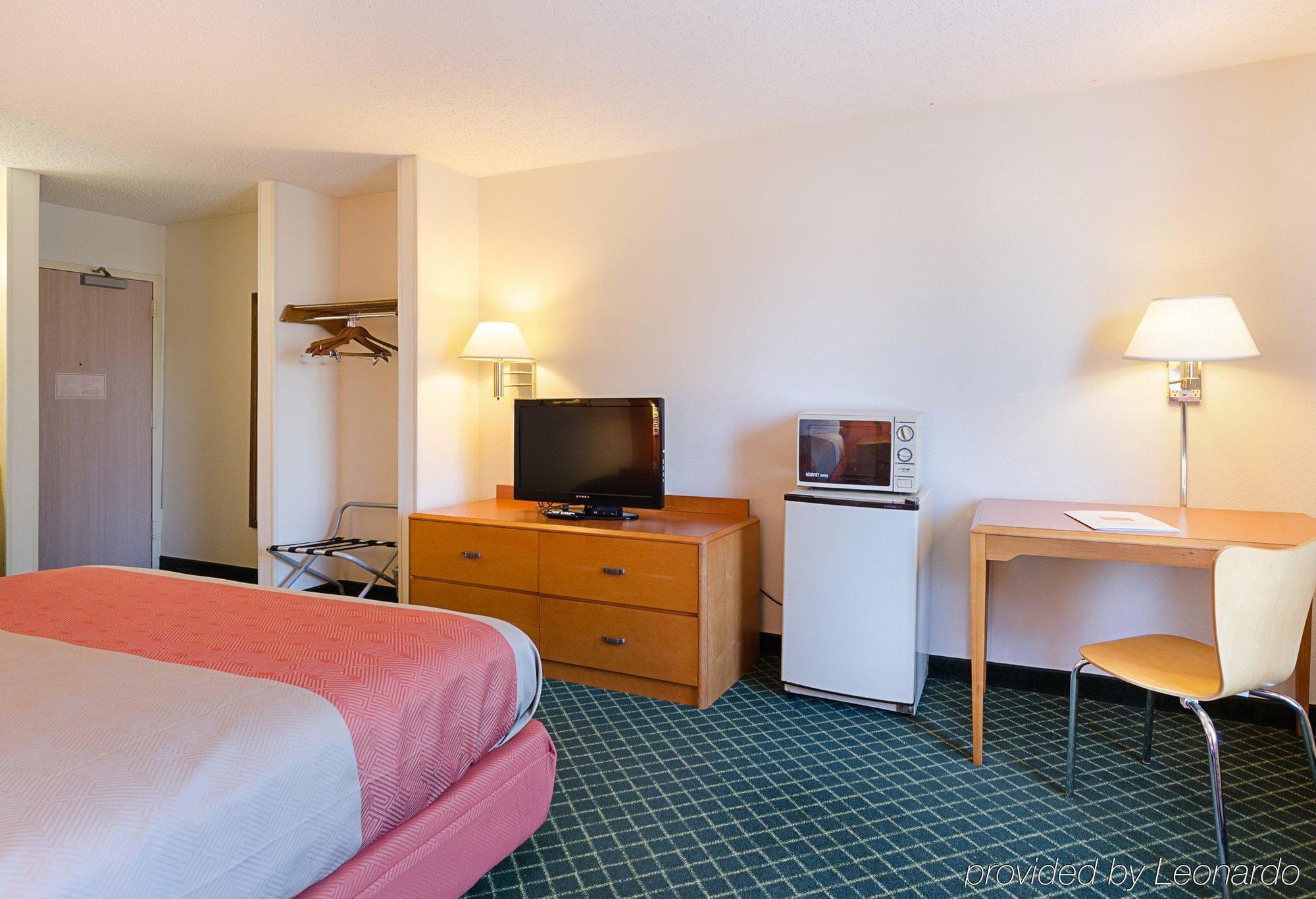 Econo Lodge Inn & Suites Джонсон-Сіті Екстер'єр фото