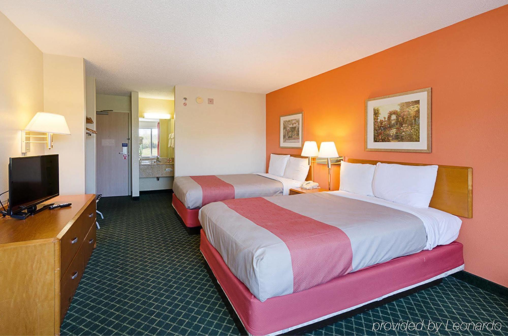 Econo Lodge Inn & Suites Джонсон-Сіті Екстер'єр фото
