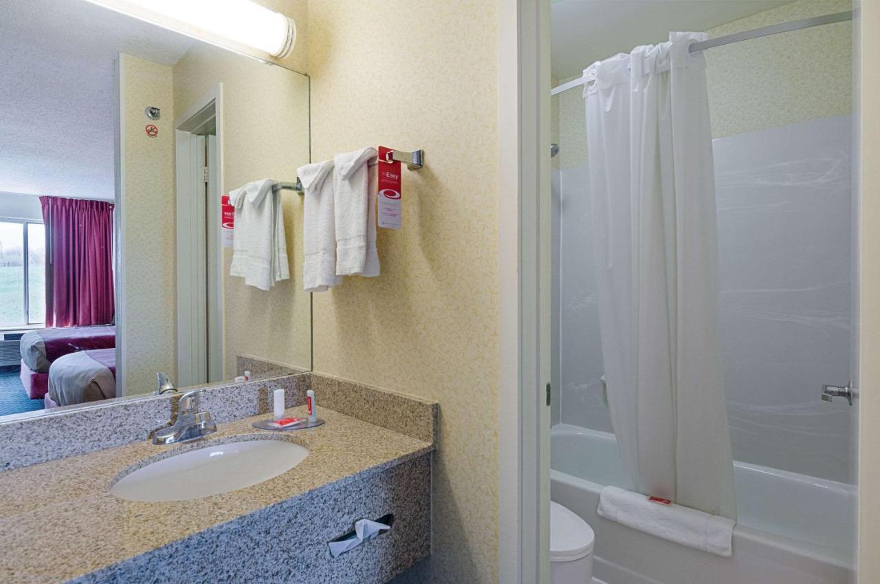 Econo Lodge Inn & Suites Джонсон-Сіті Екстер'єр фото